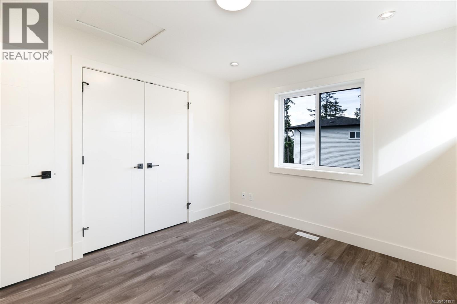 909 Harbour View St - 27