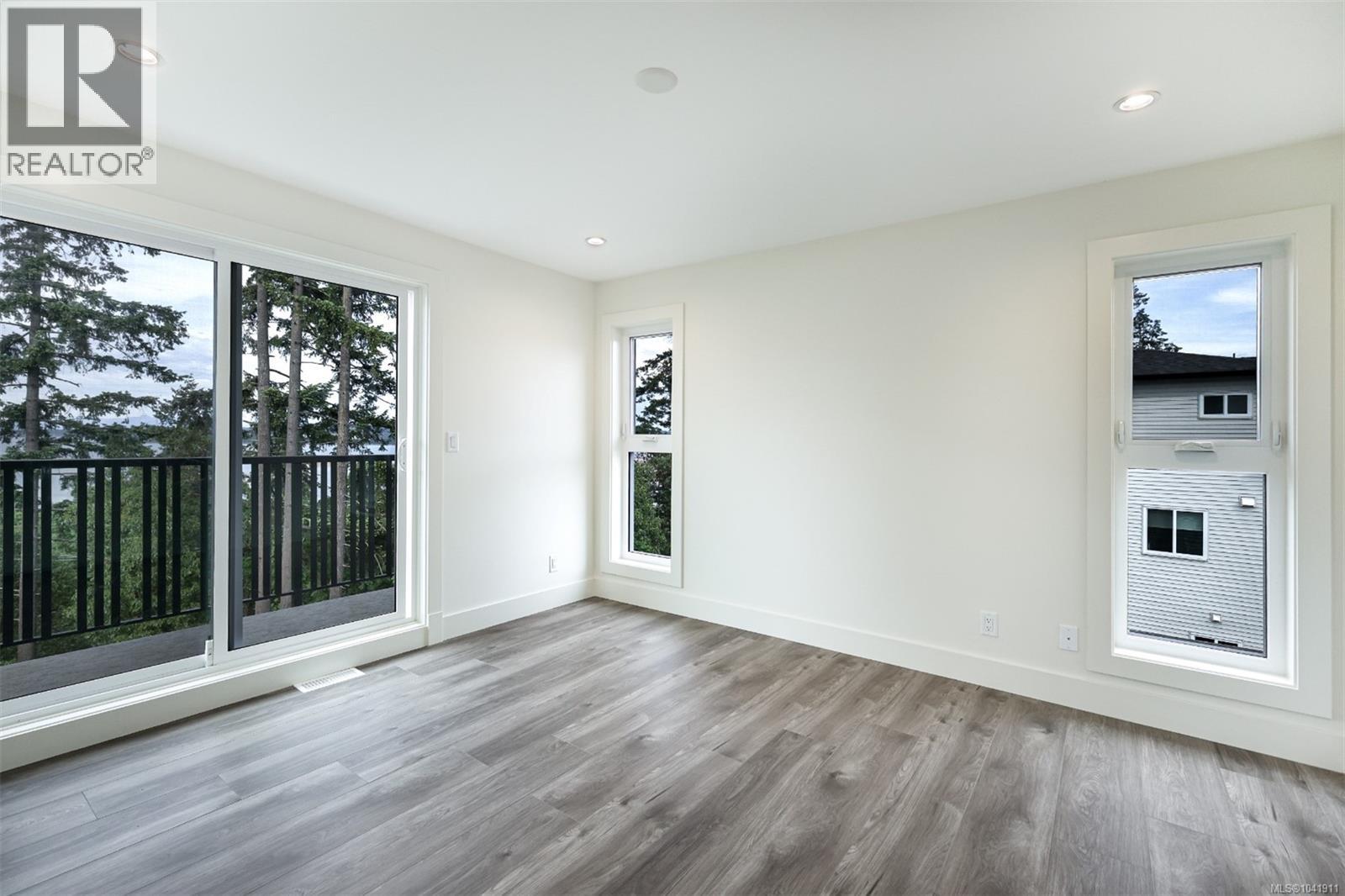 909 Harbour View St - 29