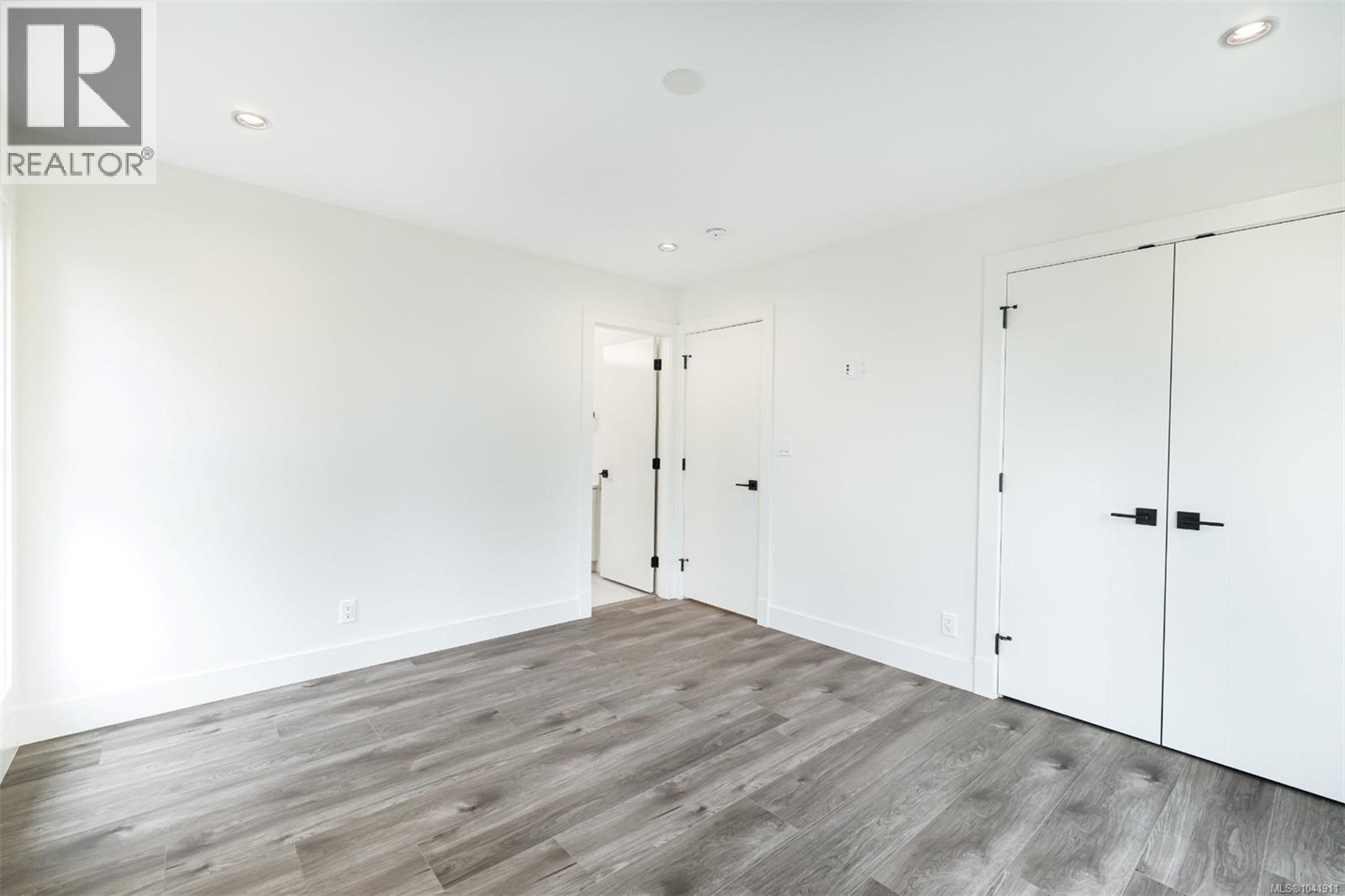 909 Harbour View St - 31