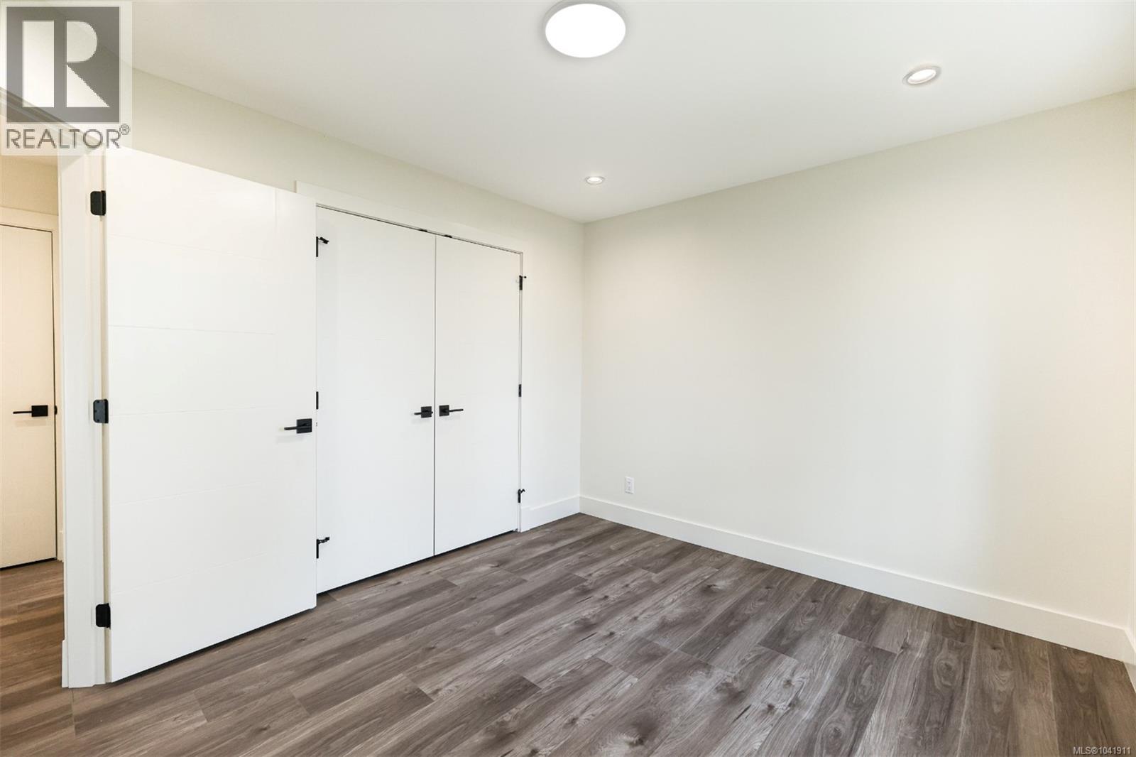 909 Harbour View St - 33