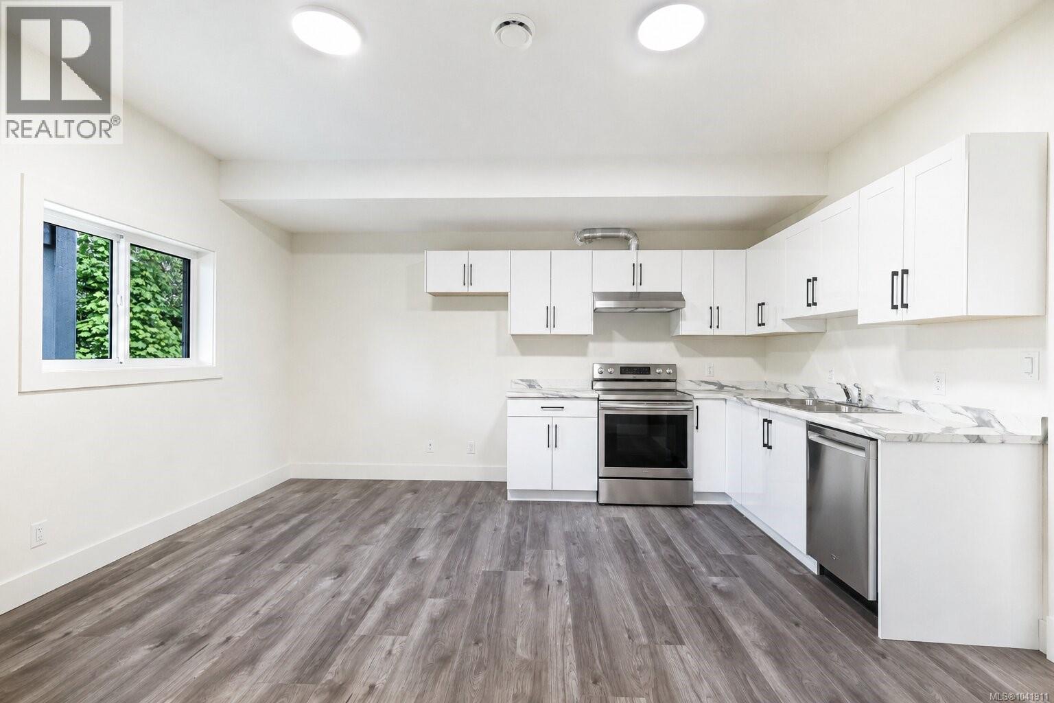 909 Harbour View St - 34
