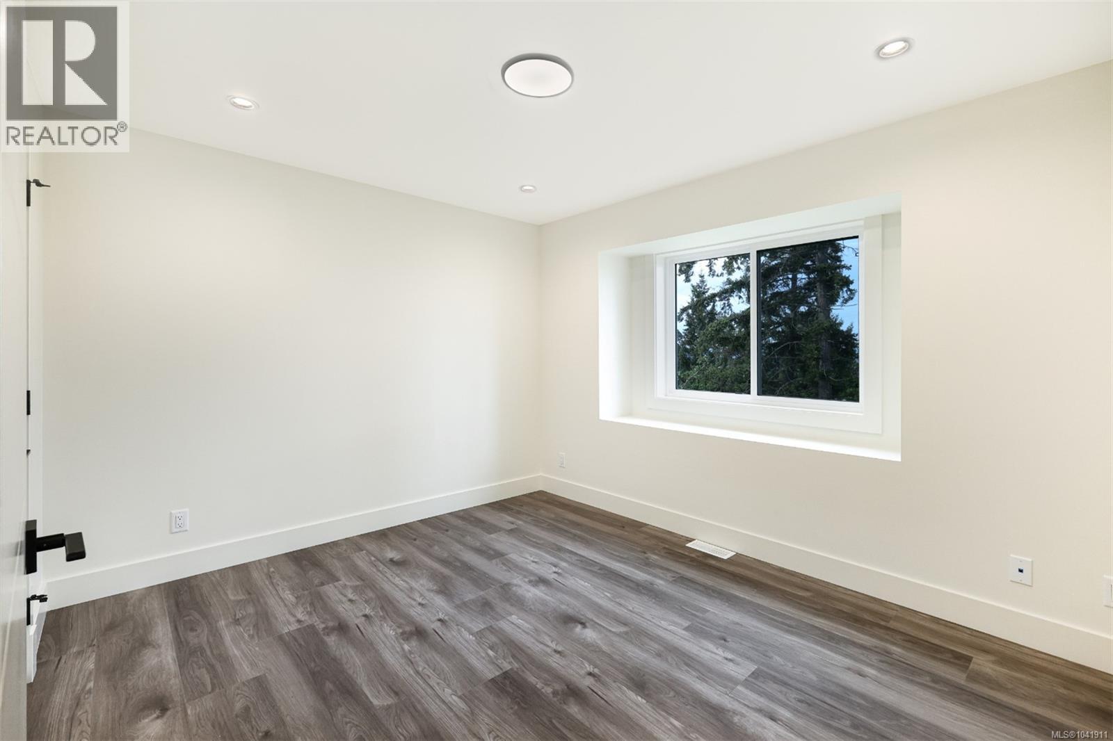 909 Harbour View St - 35