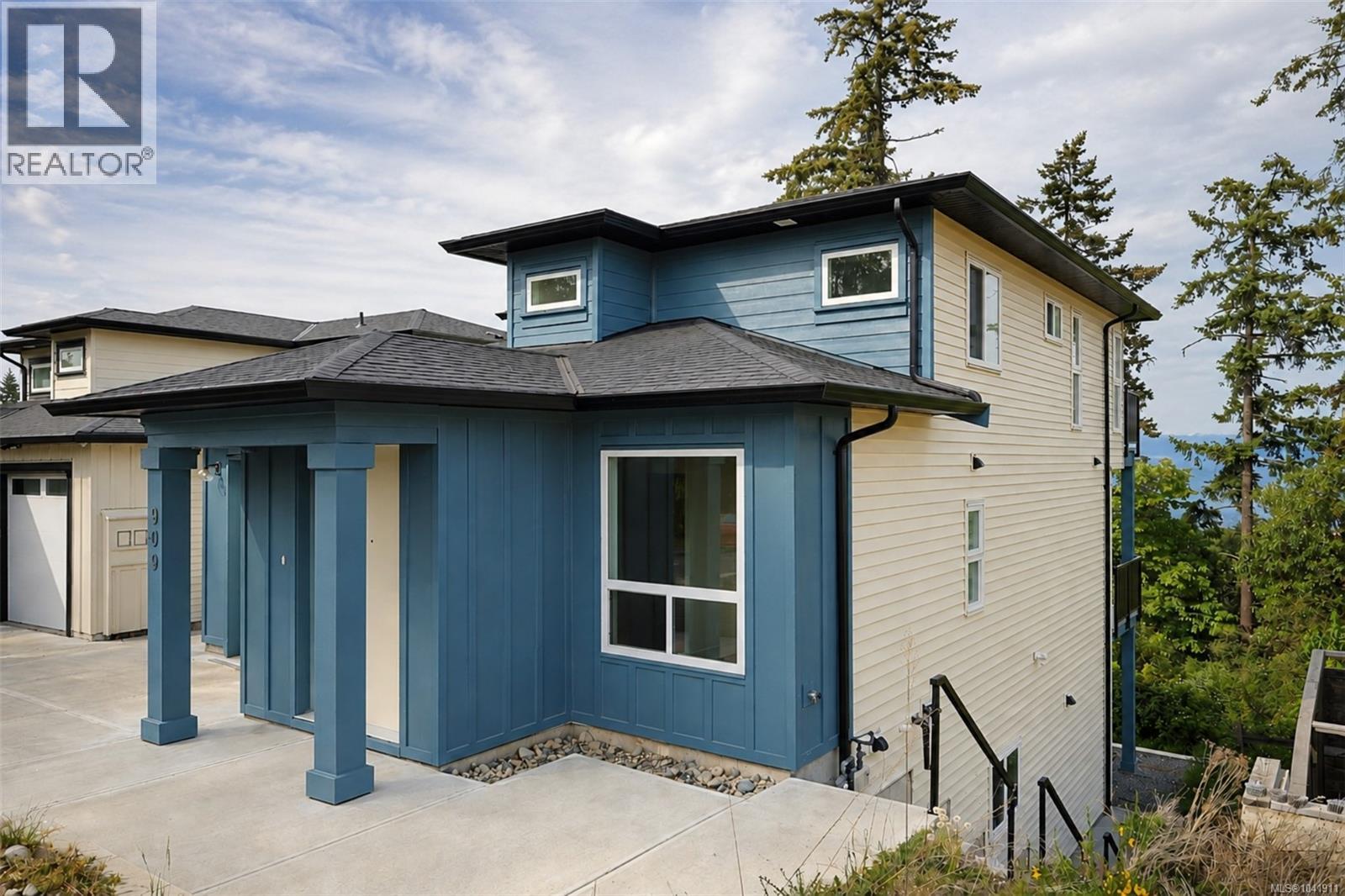 909 Harbour View St - 48