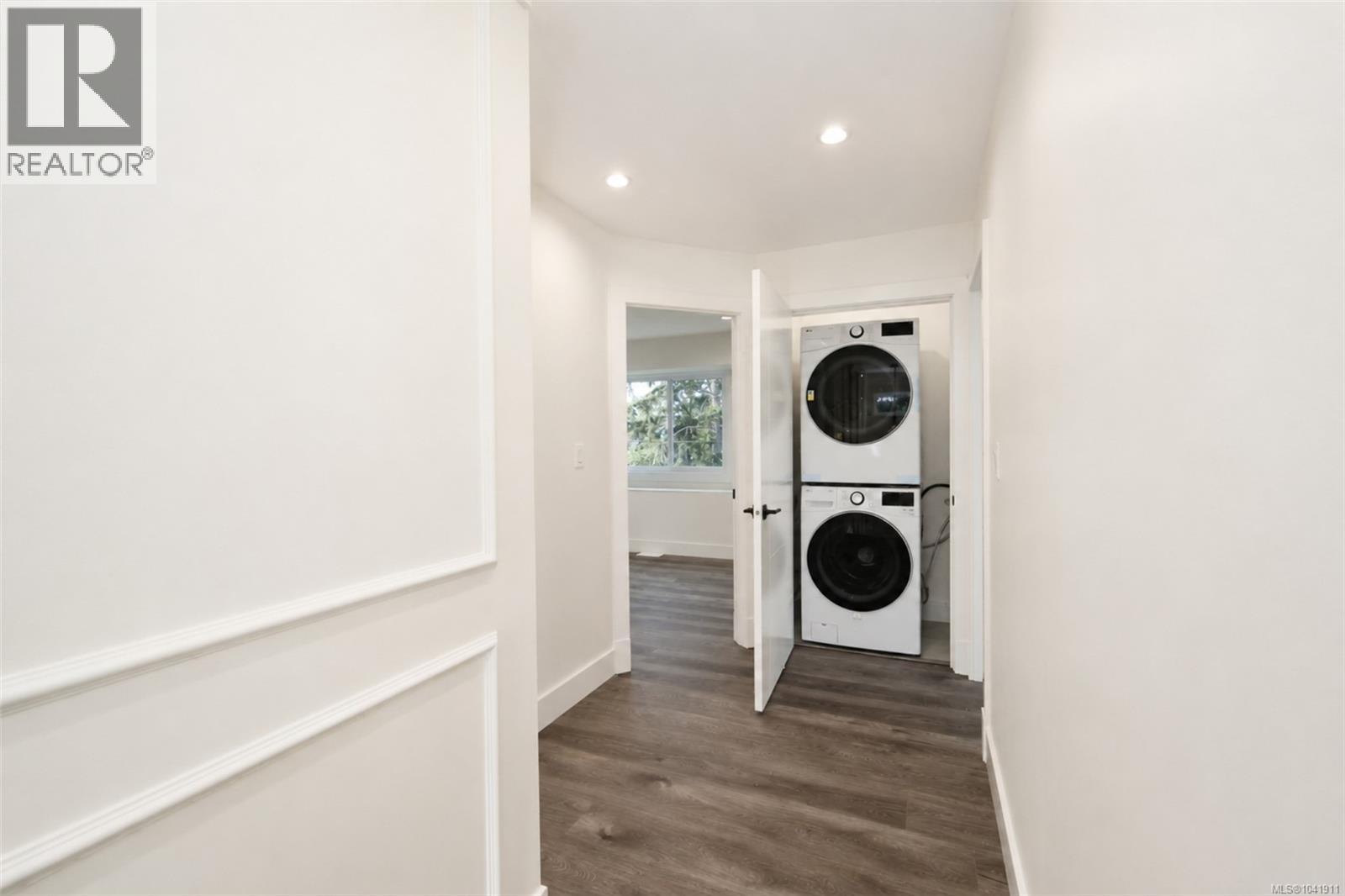 909 Harbour View St - 49