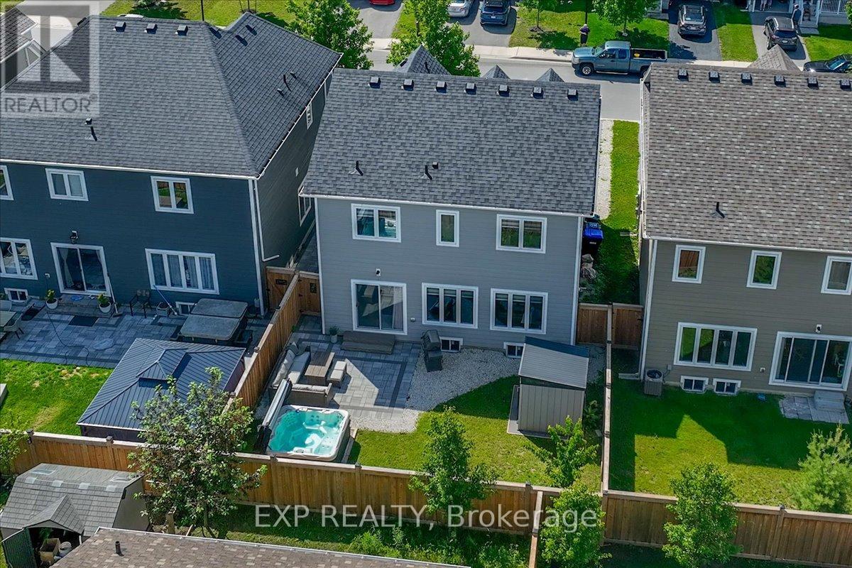 11 CATAMARAN DRIVE - 32