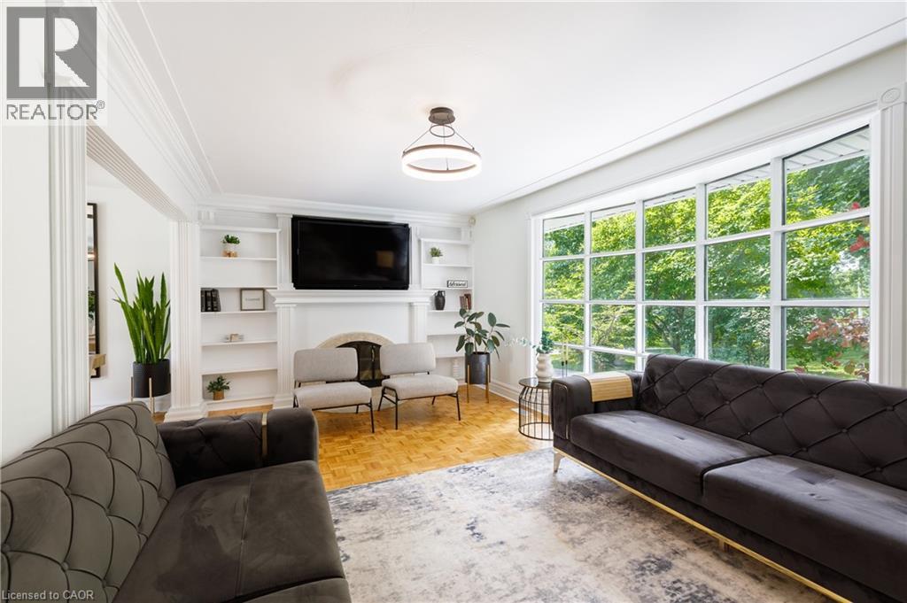 176 RIVERBANK Drive - Image 11