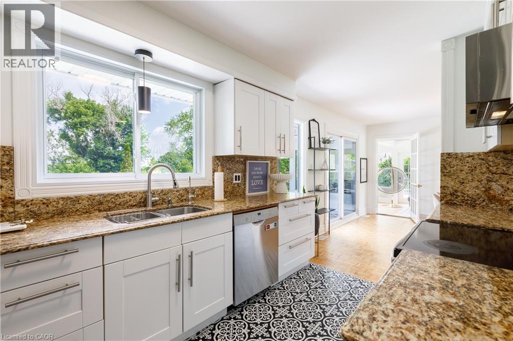 176 RIVERBANK Drive - Image 17