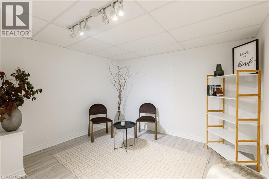 176 RIVERBANK Drive - Image 28