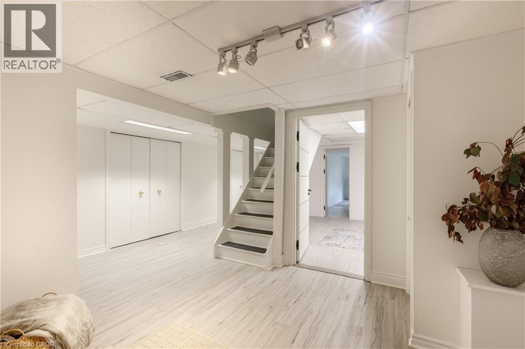 176 RIVERBANK Drive - Image 29