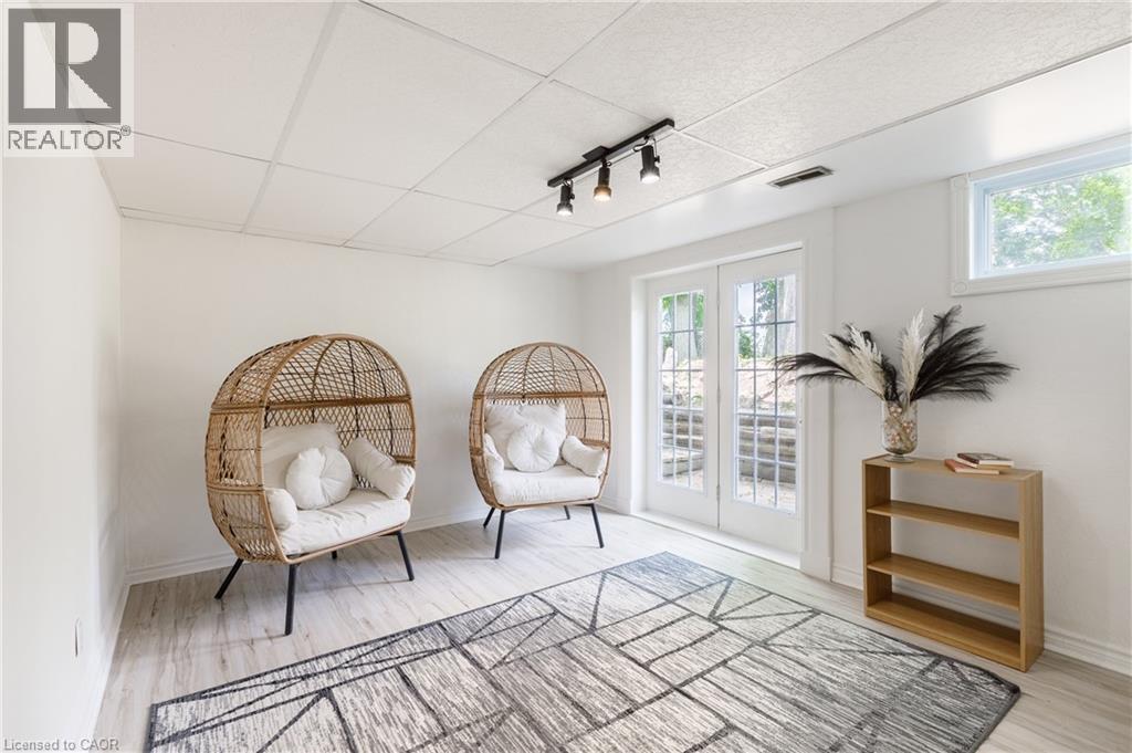 176 RIVERBANK Drive - Image 32