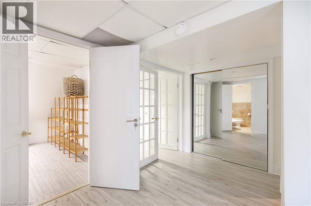 176 RIVERBANK Drive - Image 34