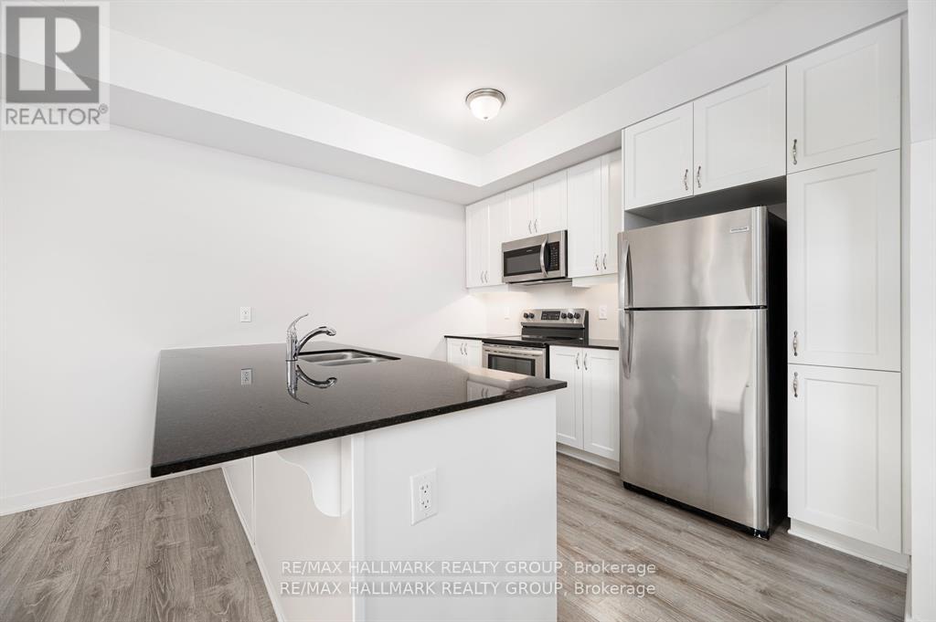 House for Rent in Ottawa – 545 OZAWA PRIVATE, Ottawa – By Peter Sagos - Image 8