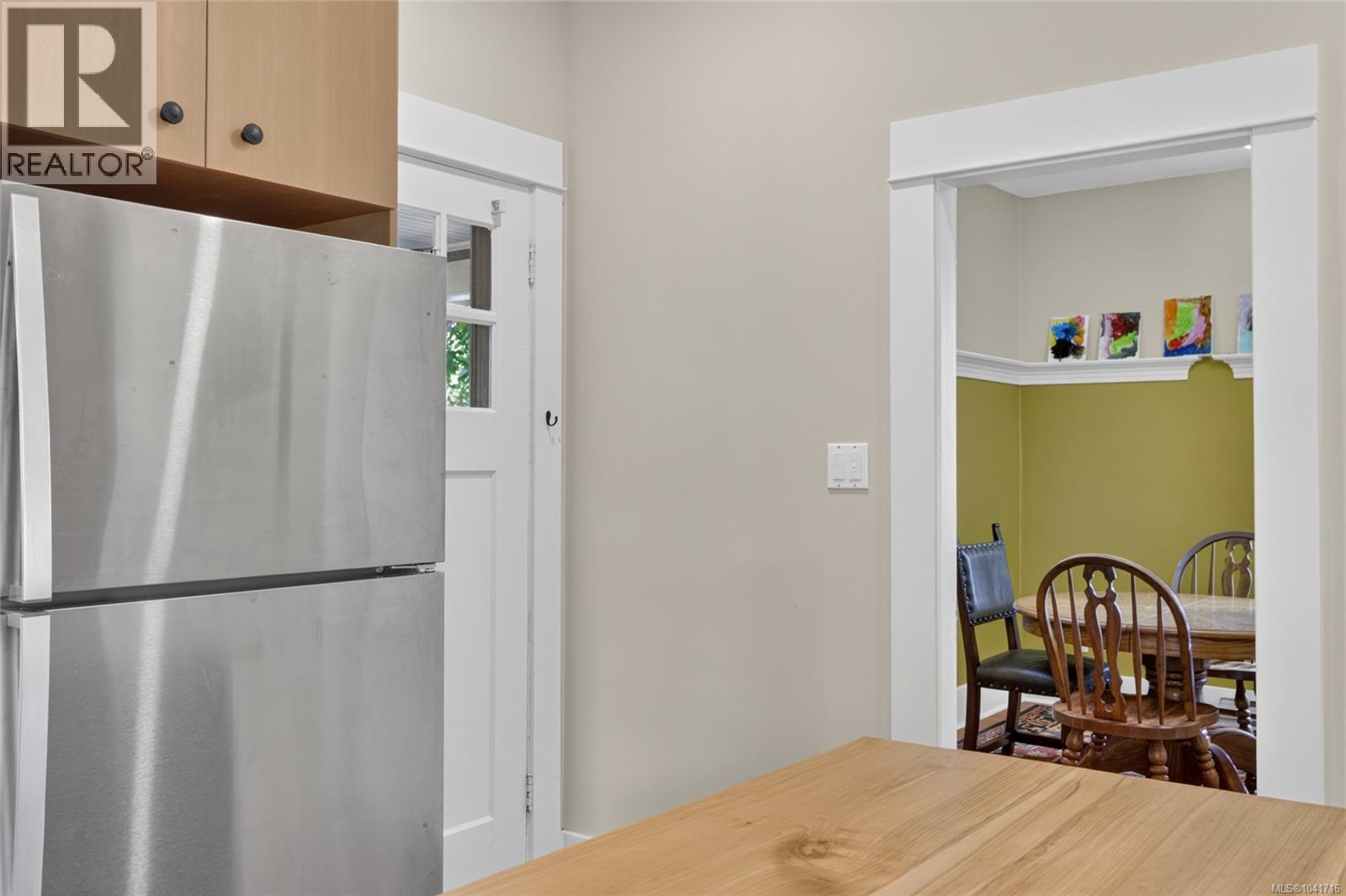 307 3rd St - 25