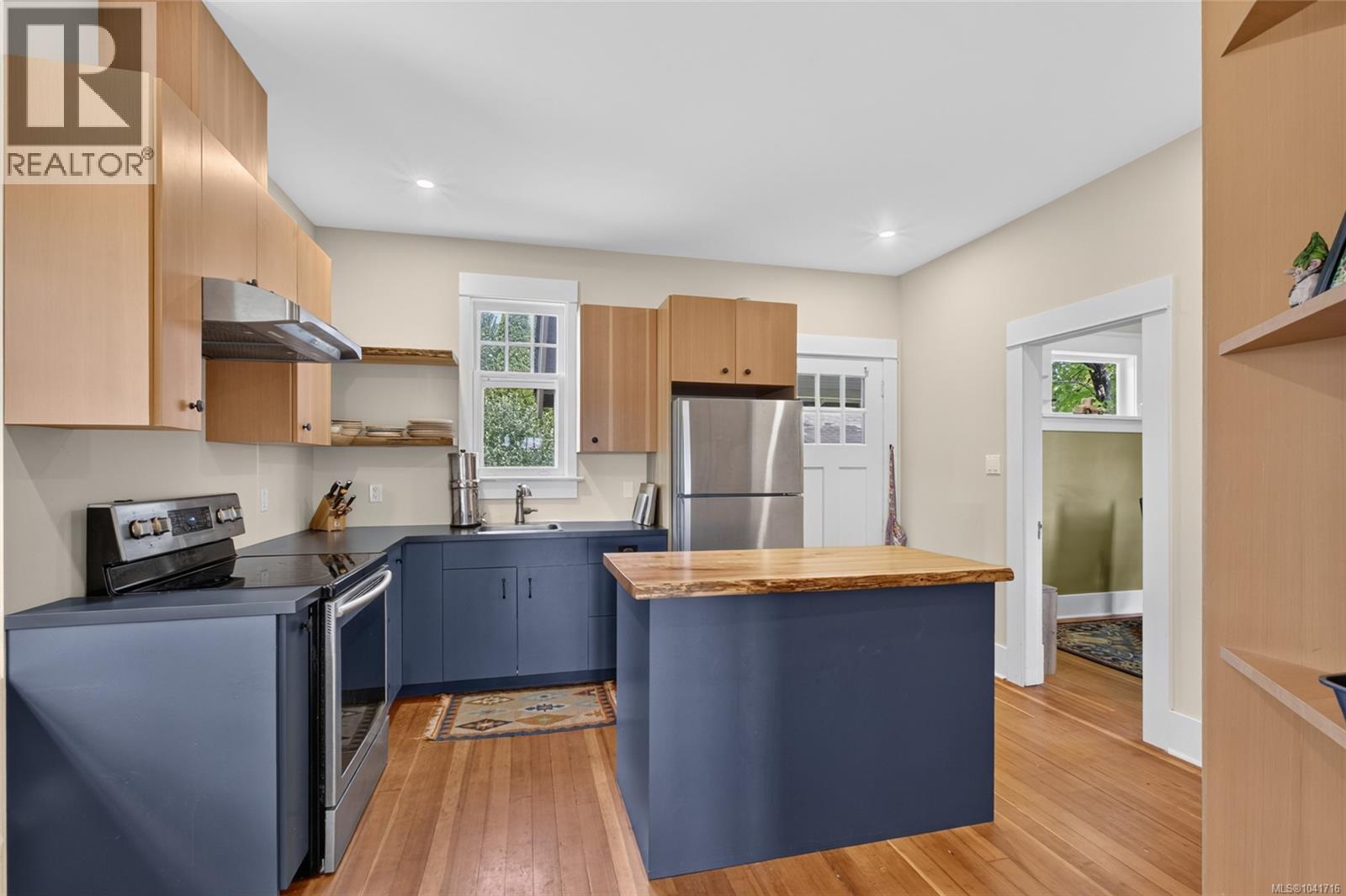 307 3rd St - 18