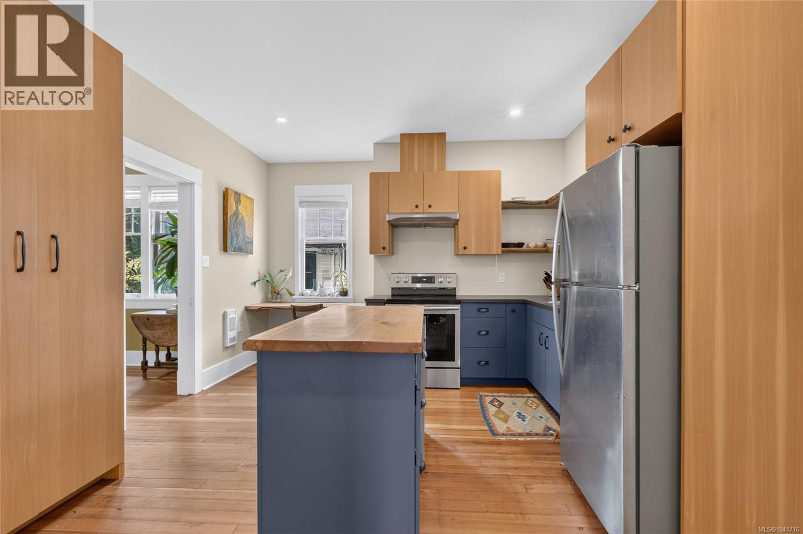 307 3rd St - 3