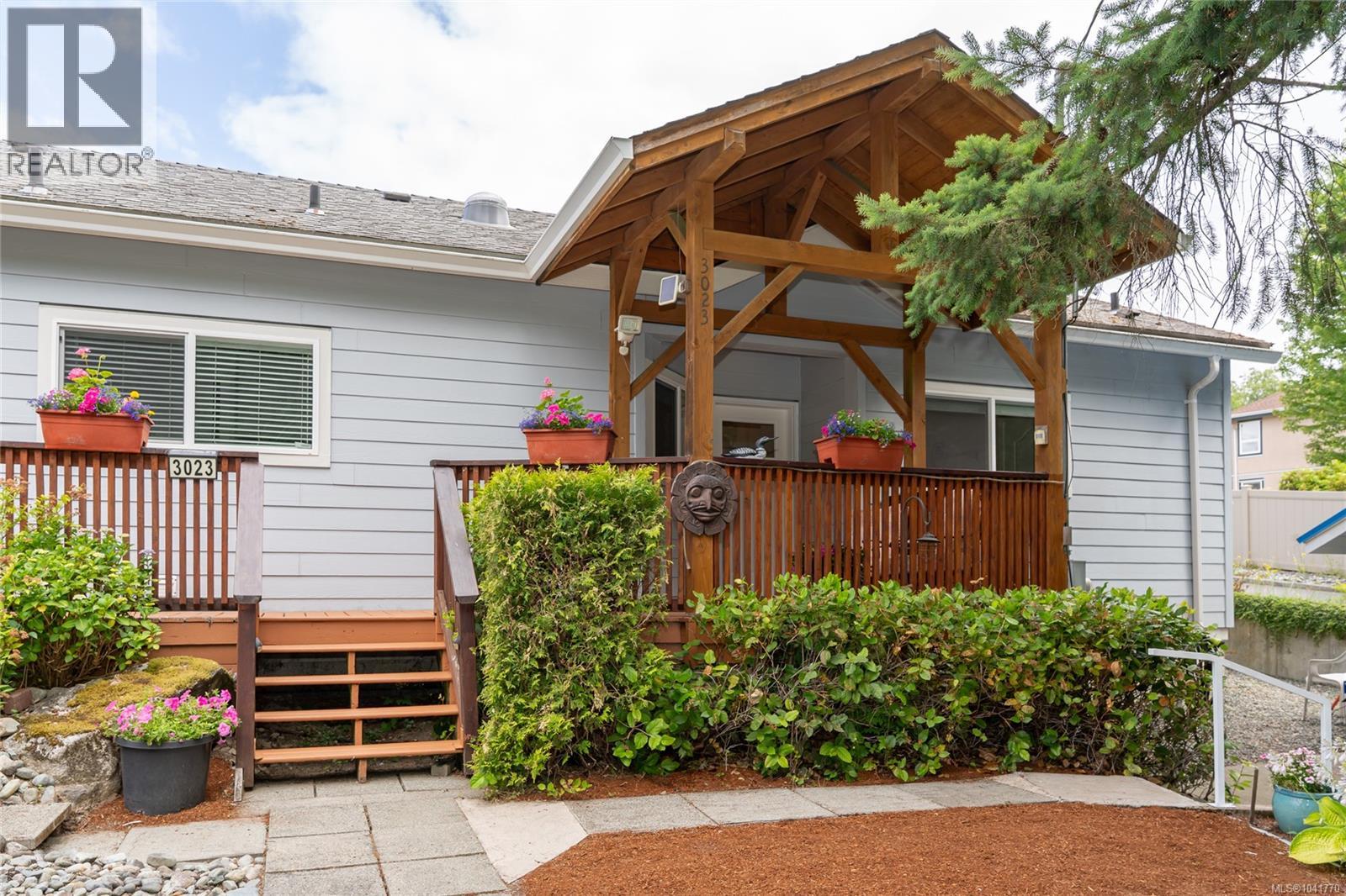 3023 Oak St - 2