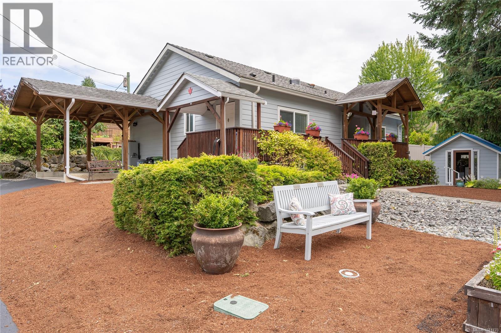 3023 Oak St - 3