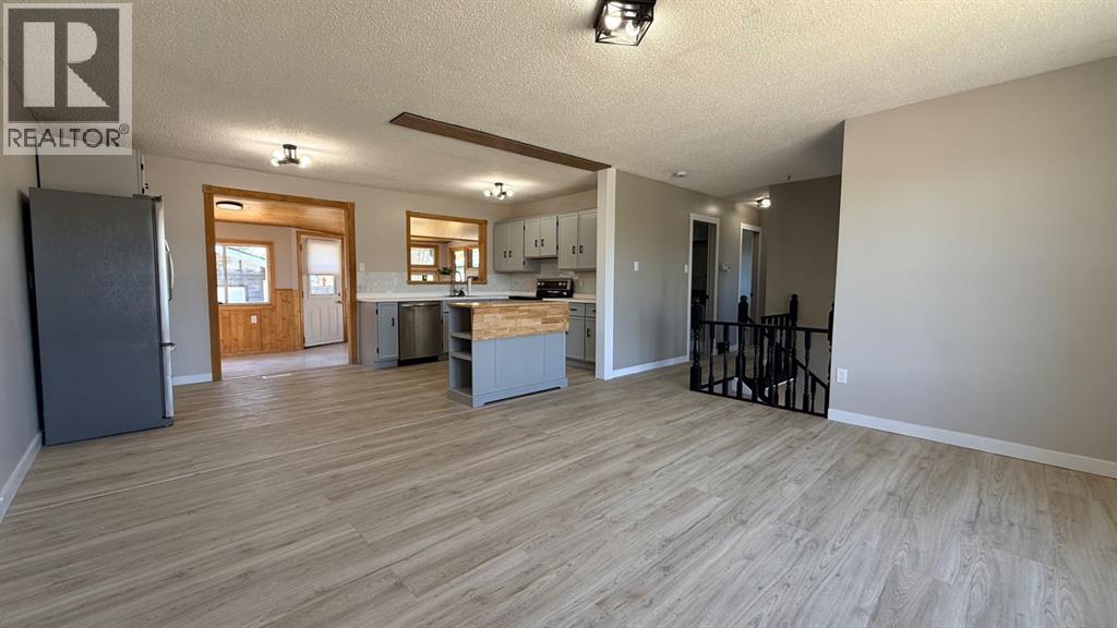 5205 32 Street - 10