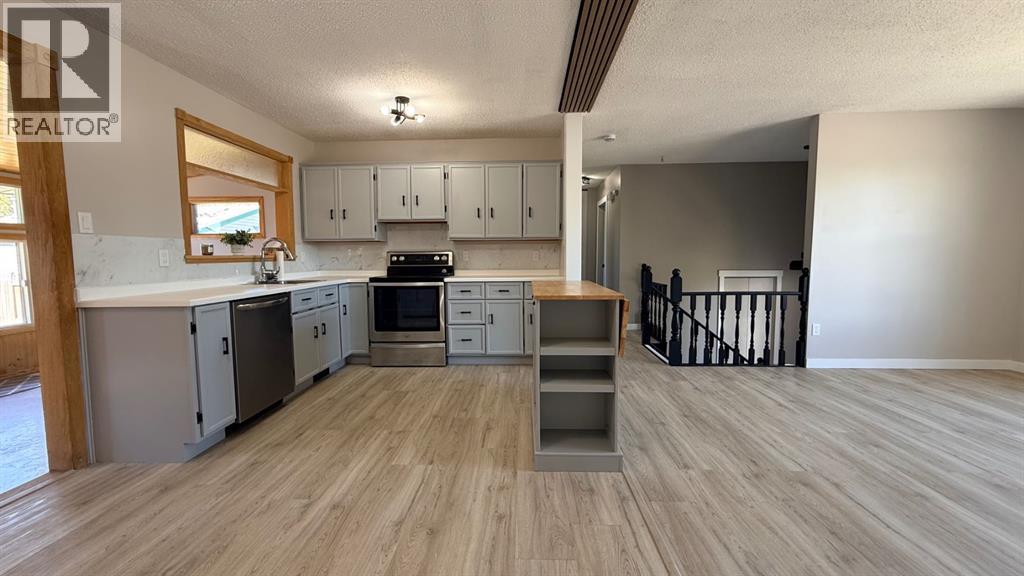 5205 32 Street - 11