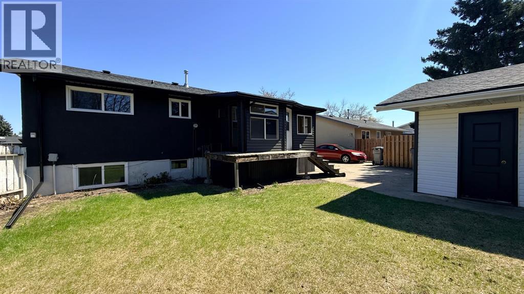 5205 32 Street - 6