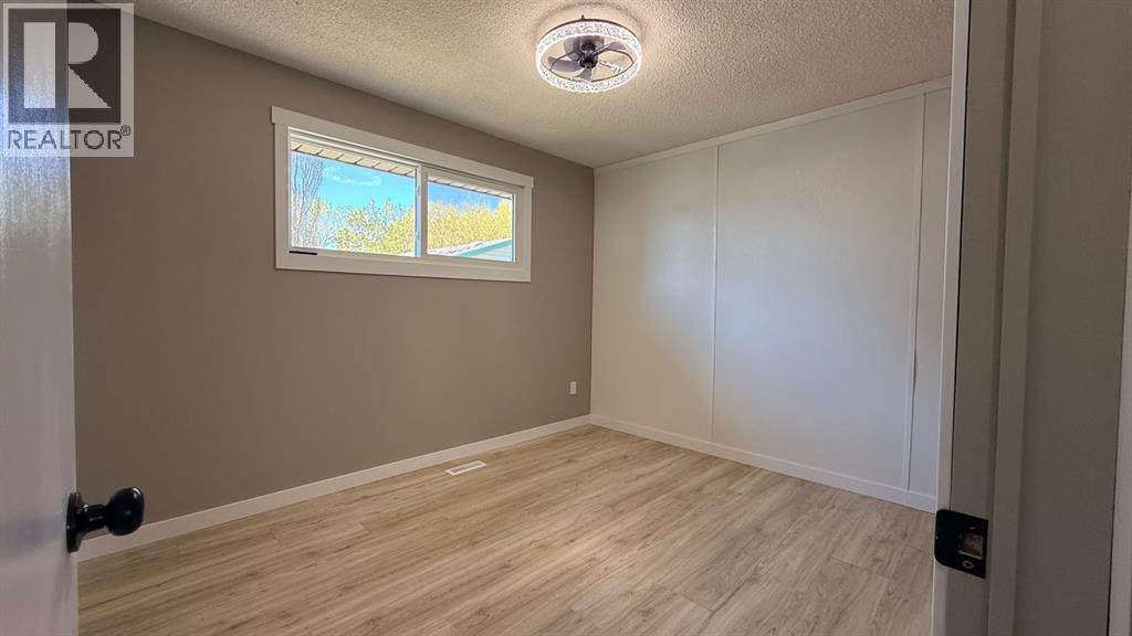 5205 32 Street - 21
