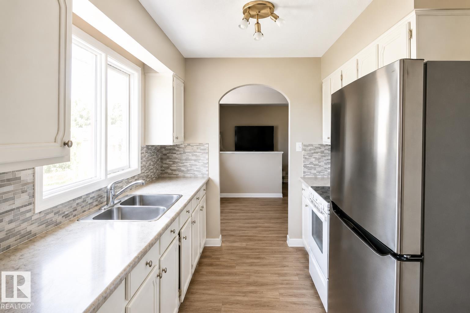 10439 36A Ave NW - 4