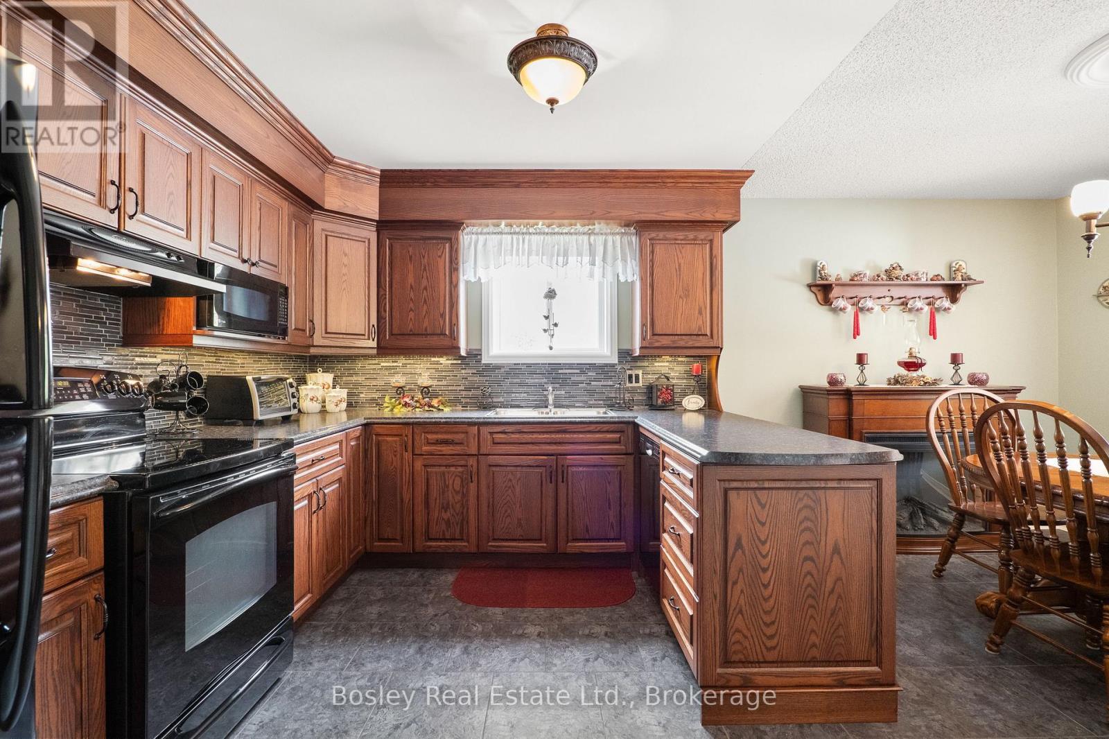 #203 440 DURHAM STREET W - 11