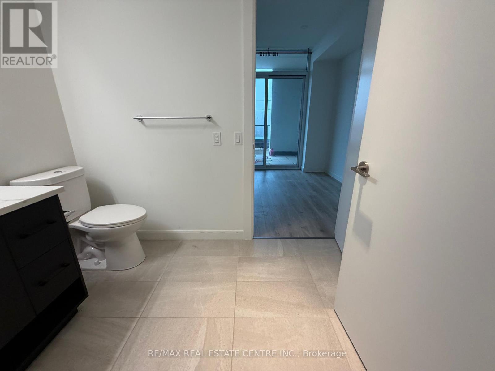 #301 741 KING STREET W - 11