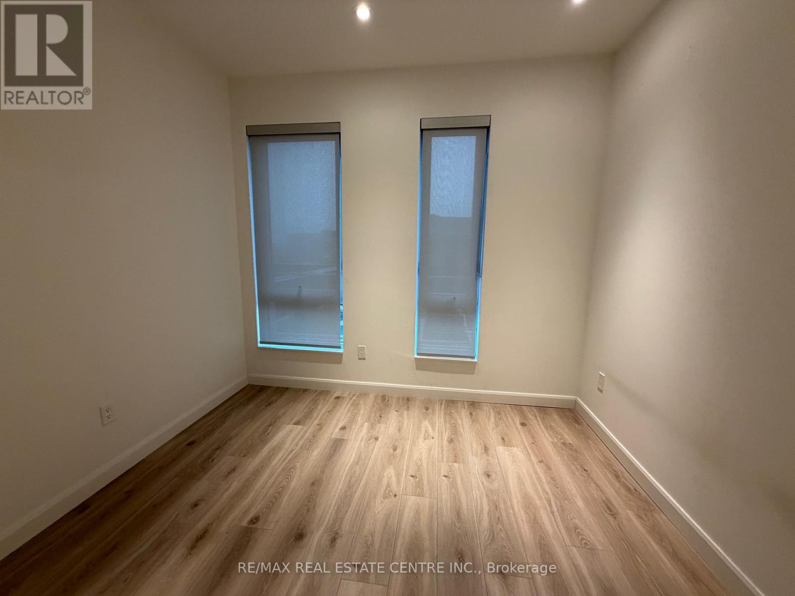 #301 741 KING STREET W - 8