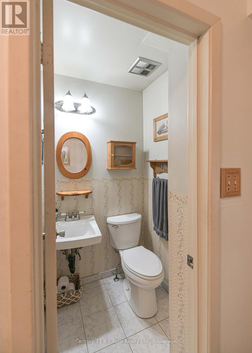 #35 441 BARRIE ROAD - 10