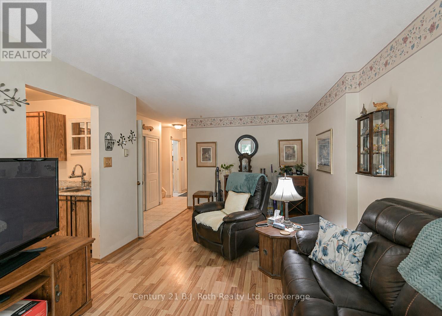 #35 441 BARRIE ROAD - 15
