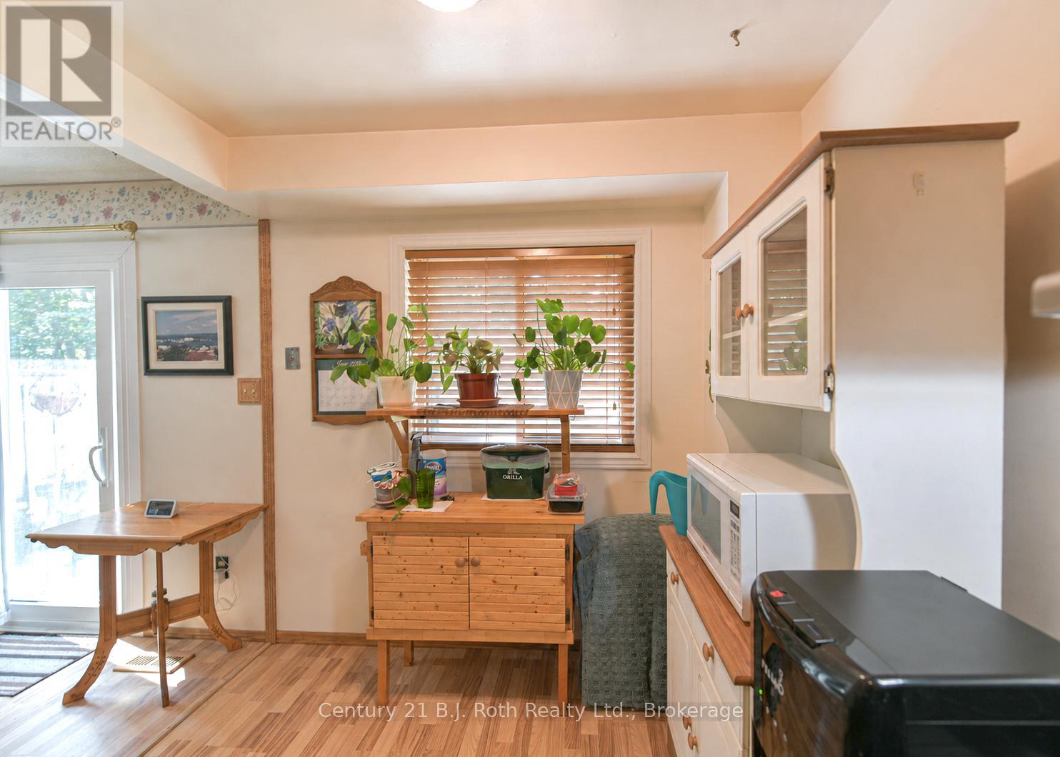 #35 441 BARRIE ROAD - 19