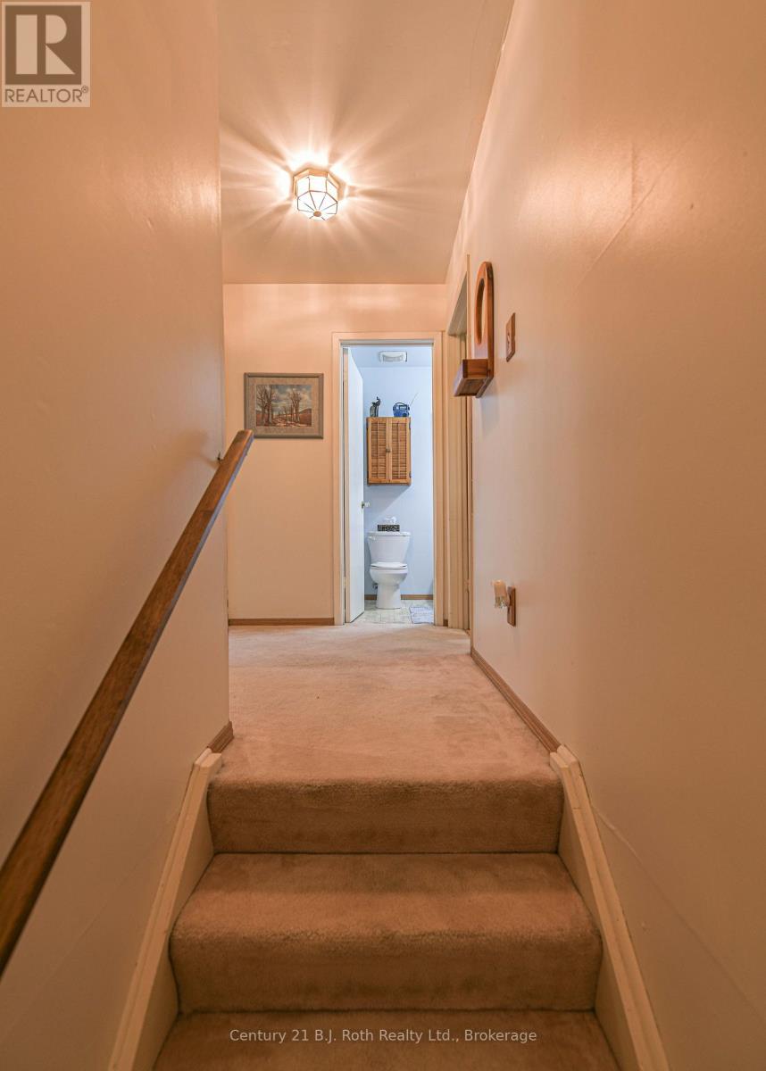 #35 441 BARRIE ROAD - 20