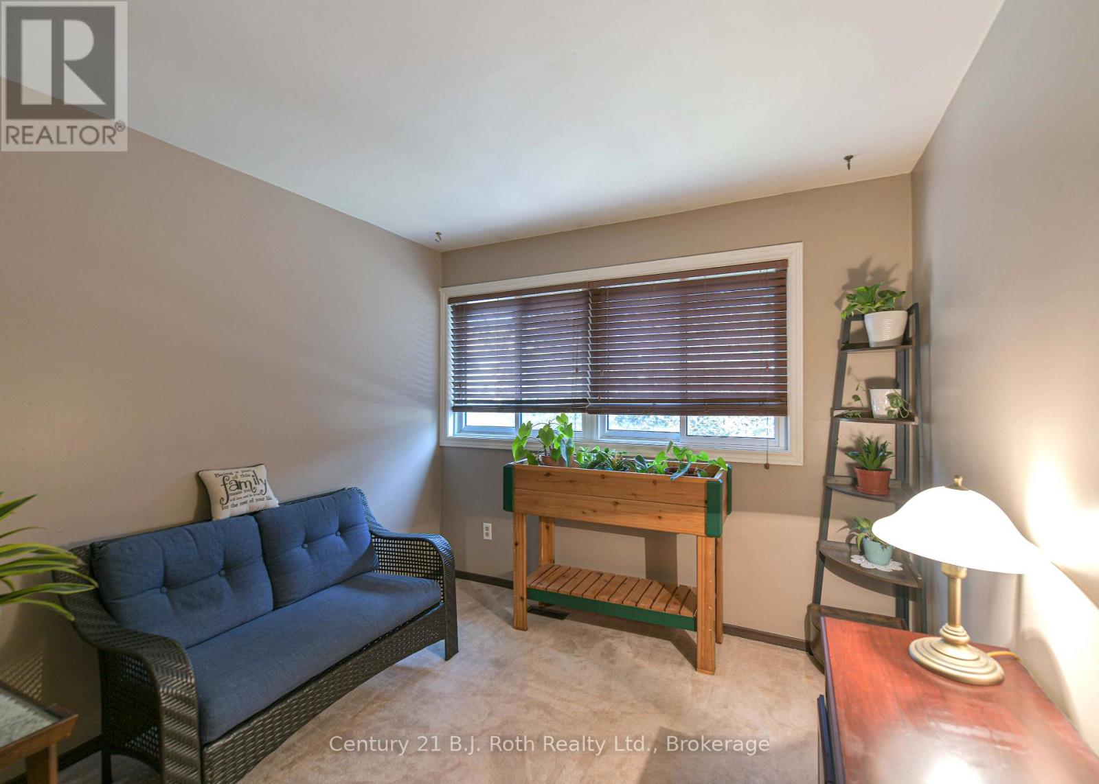 #35 441 BARRIE ROAD - 22