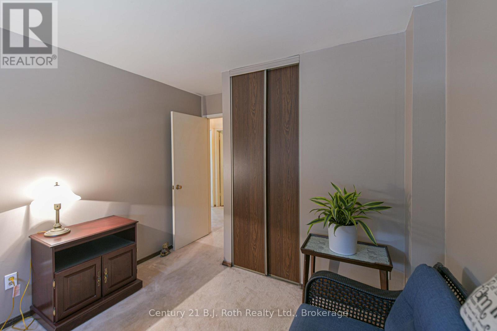 #35 441 BARRIE ROAD - 23