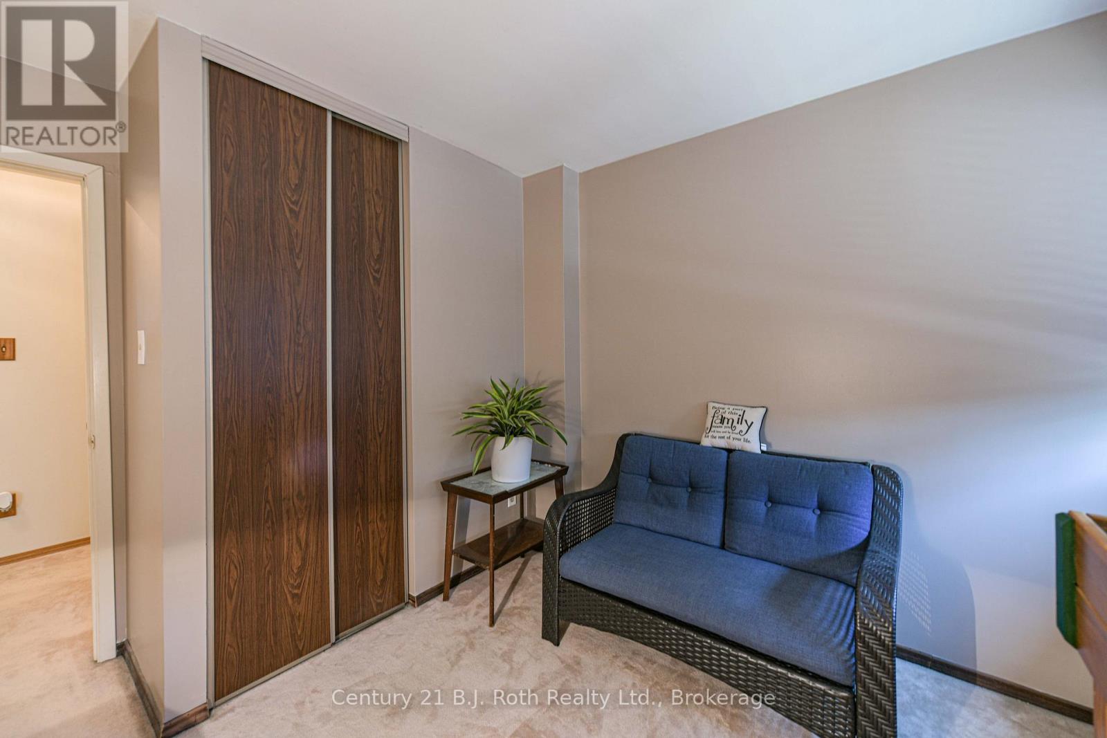 #35 441 BARRIE ROAD - 24