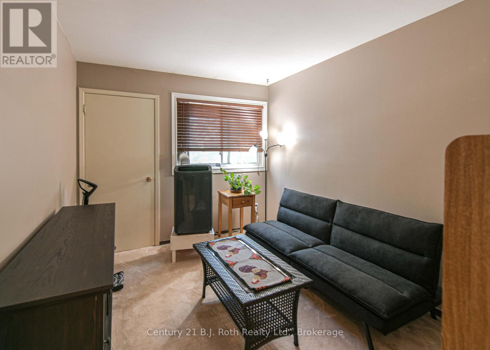#35 441 BARRIE ROAD - 26
