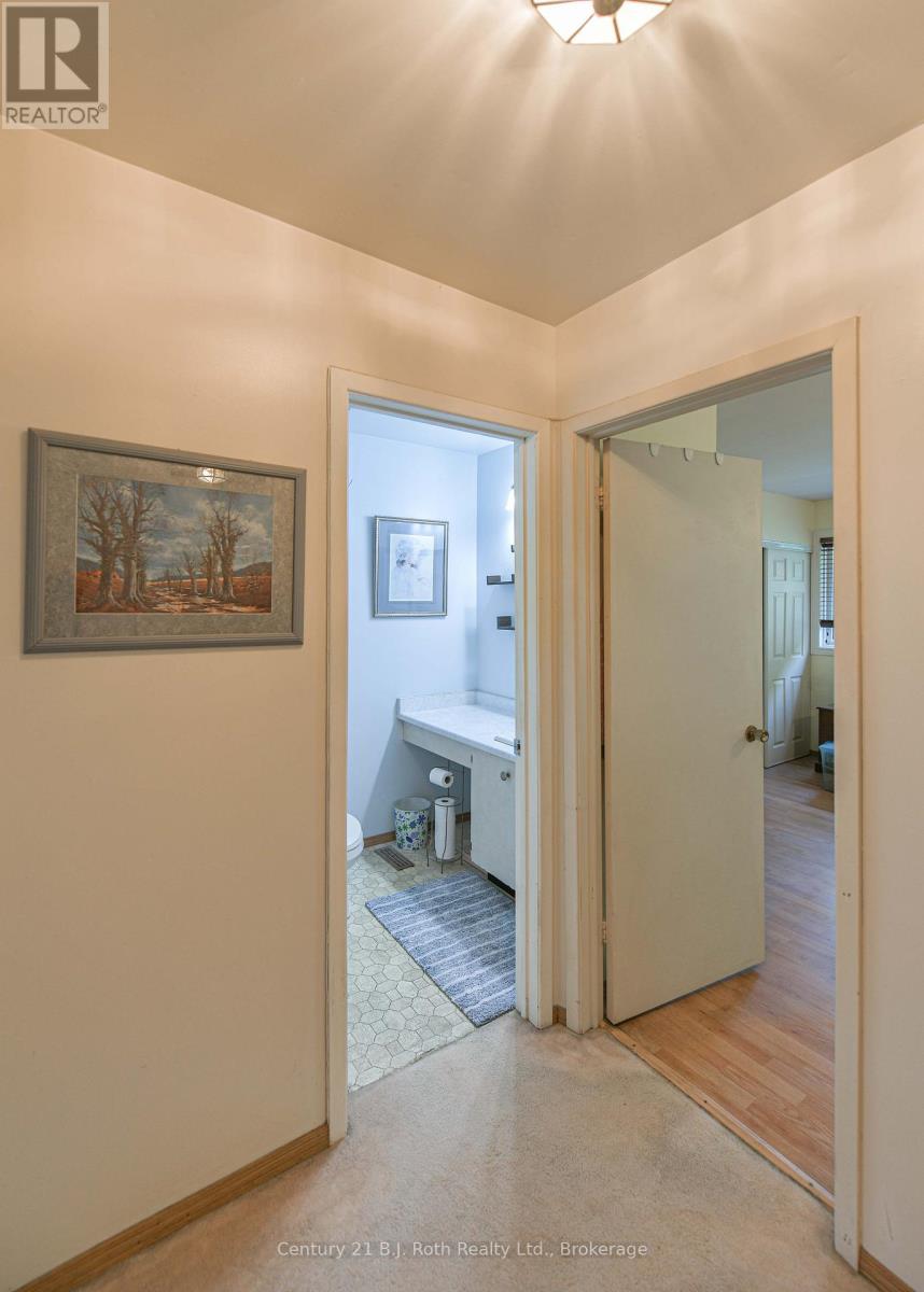 #35 441 BARRIE ROAD - 28