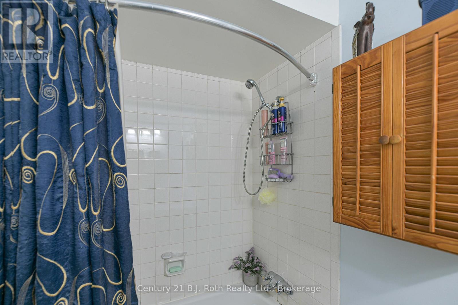#35 441 BARRIE ROAD - 30
