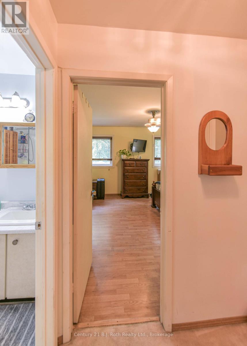 #35 441 BARRIE ROAD - 32