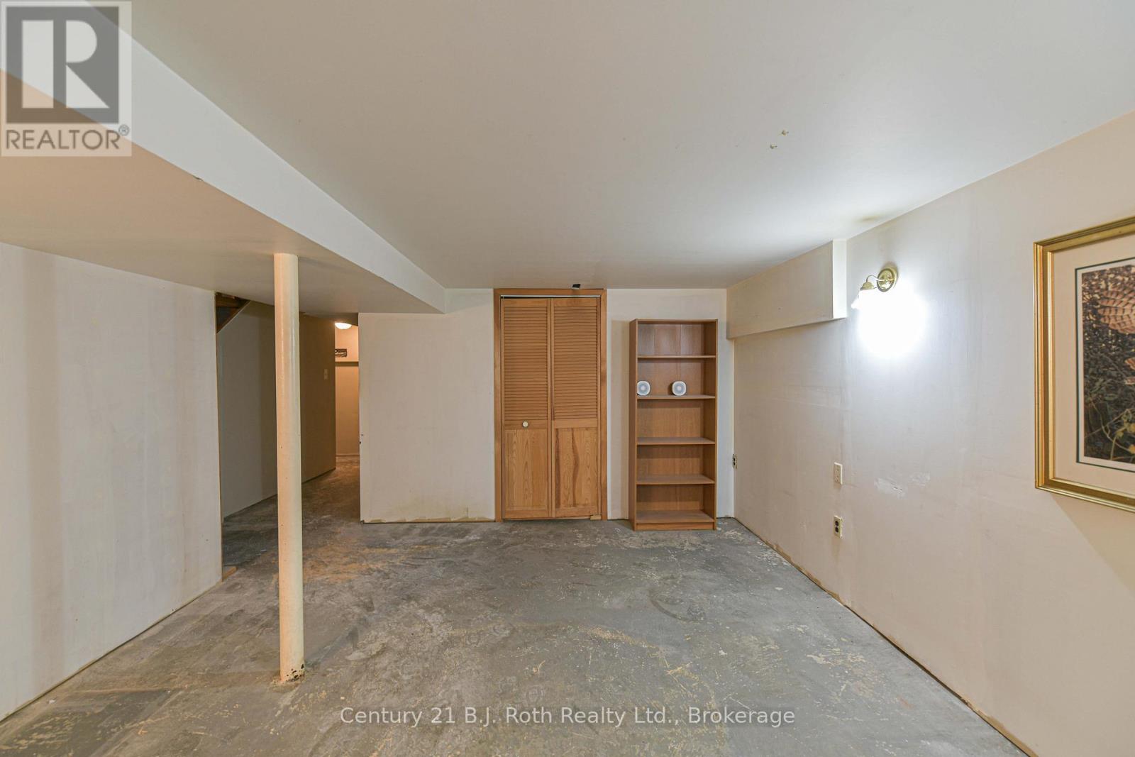 #35 441 BARRIE ROAD - 38