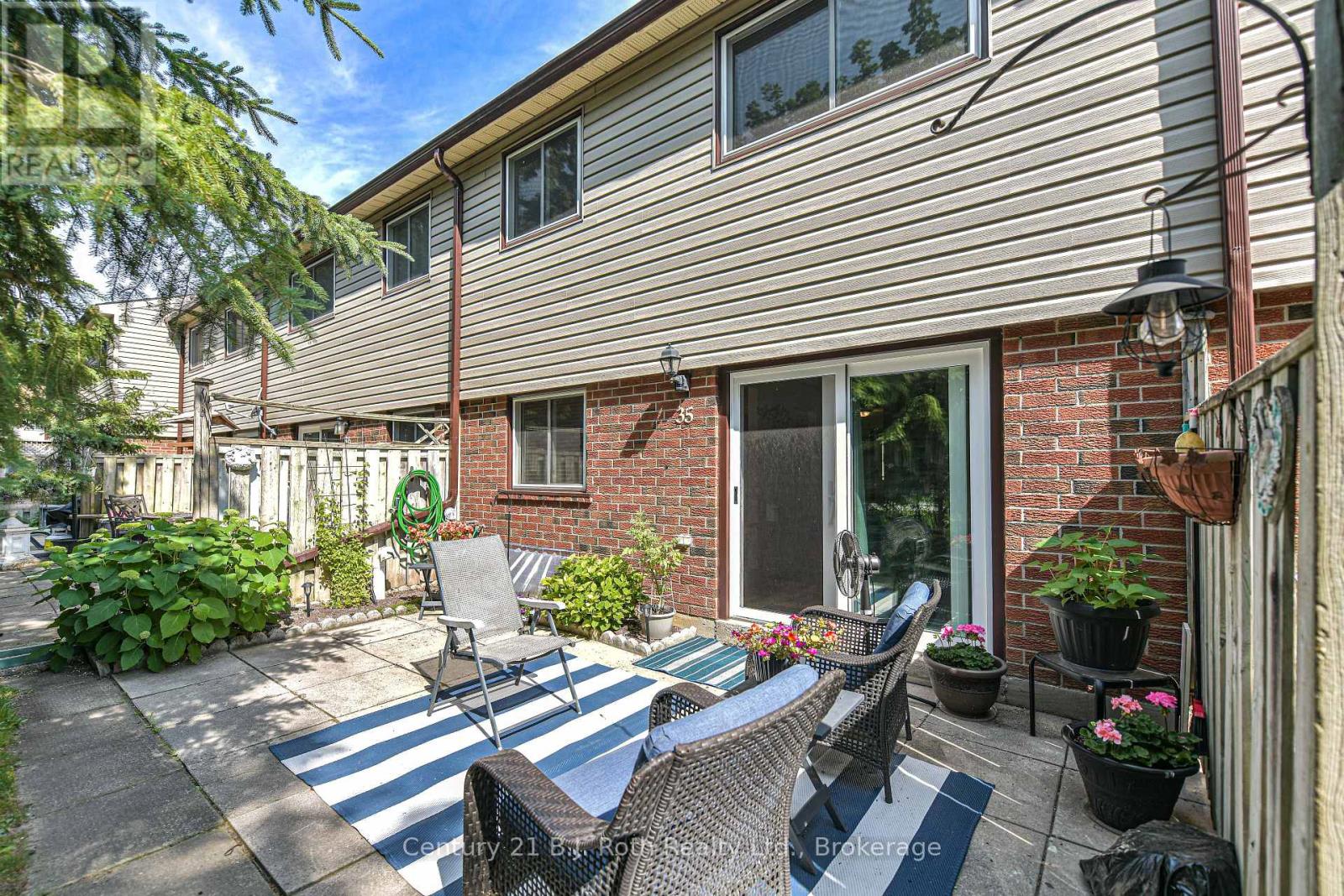 #35 441 BARRIE ROAD - 40