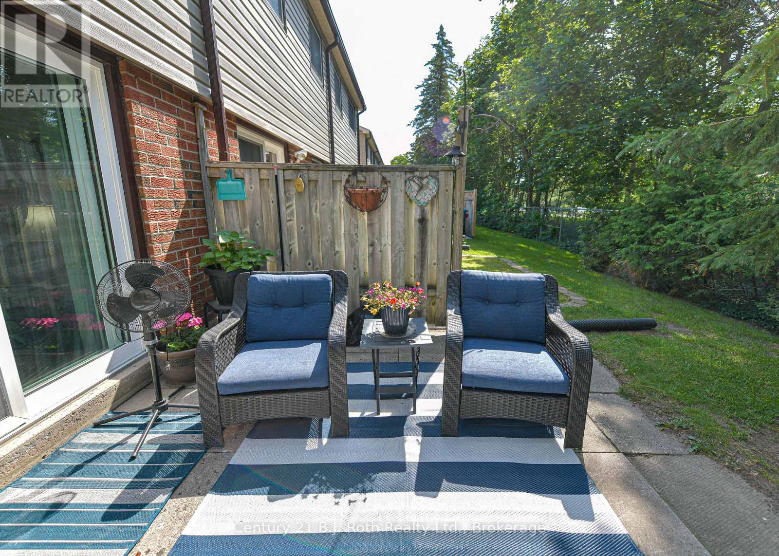 #35 441 BARRIE ROAD - 41