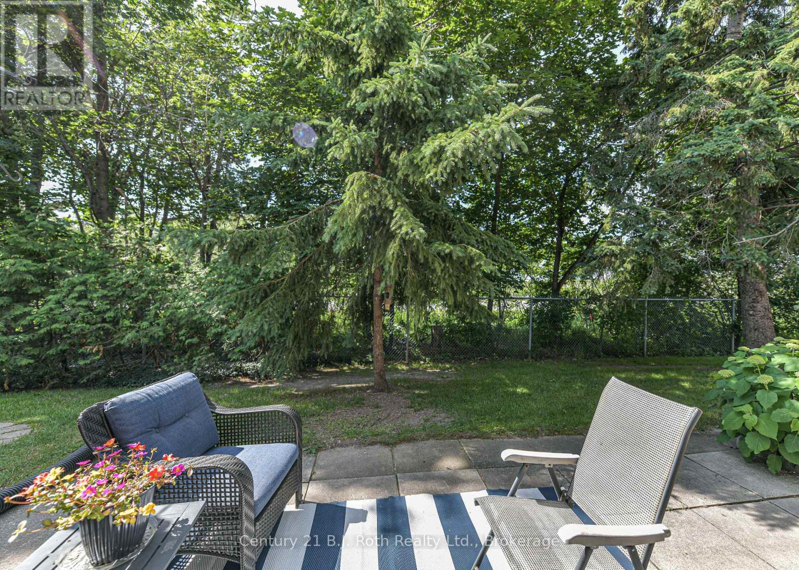 #35 441 BARRIE ROAD - 42
