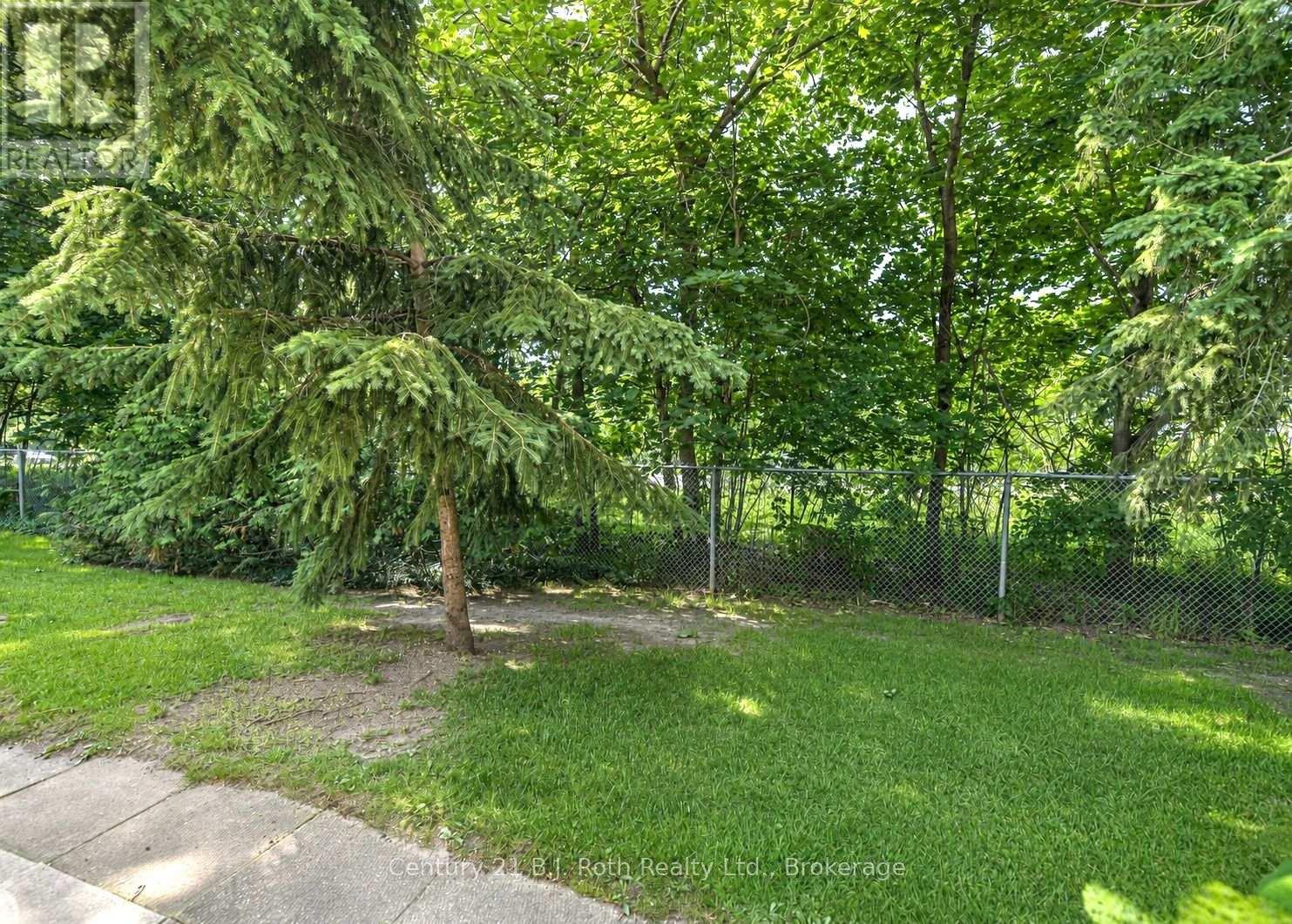 #35 441 BARRIE ROAD - 43