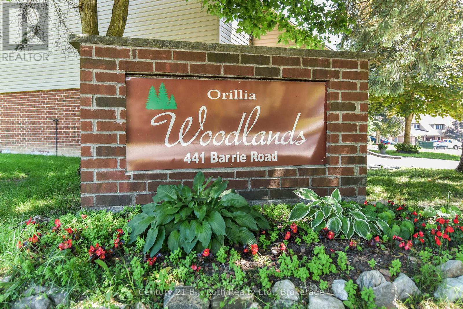 #35 441 BARRIE ROAD - 45
