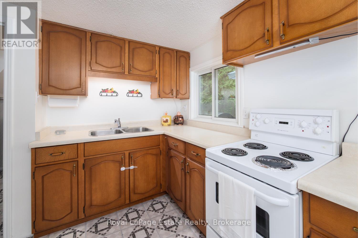 125 THIRD AVENUE N - 9