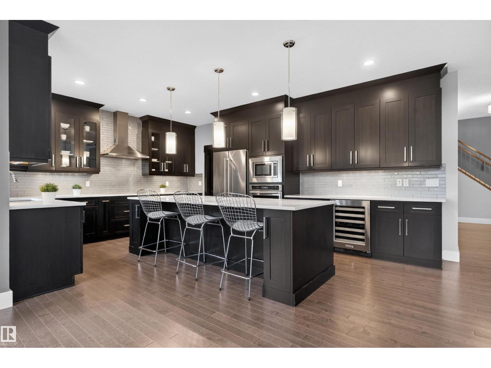 9012 24 AV SW - 2