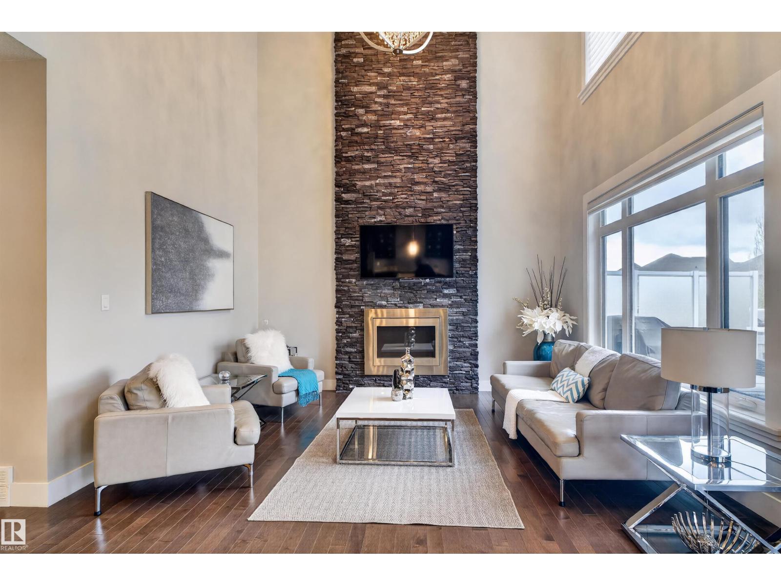 9012 24 AV SW - 1