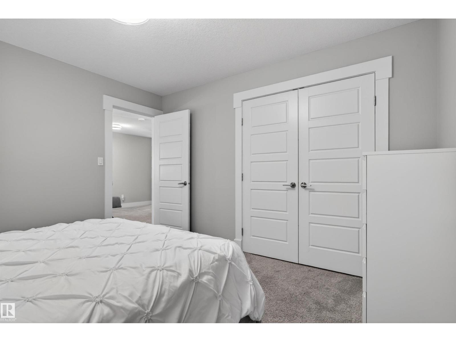 9012 24 AV SW - 56